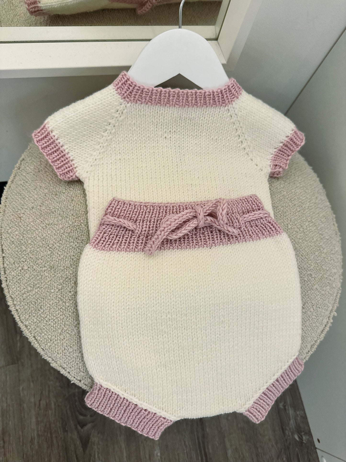 In stock spring hand knitted fine needle two piece set