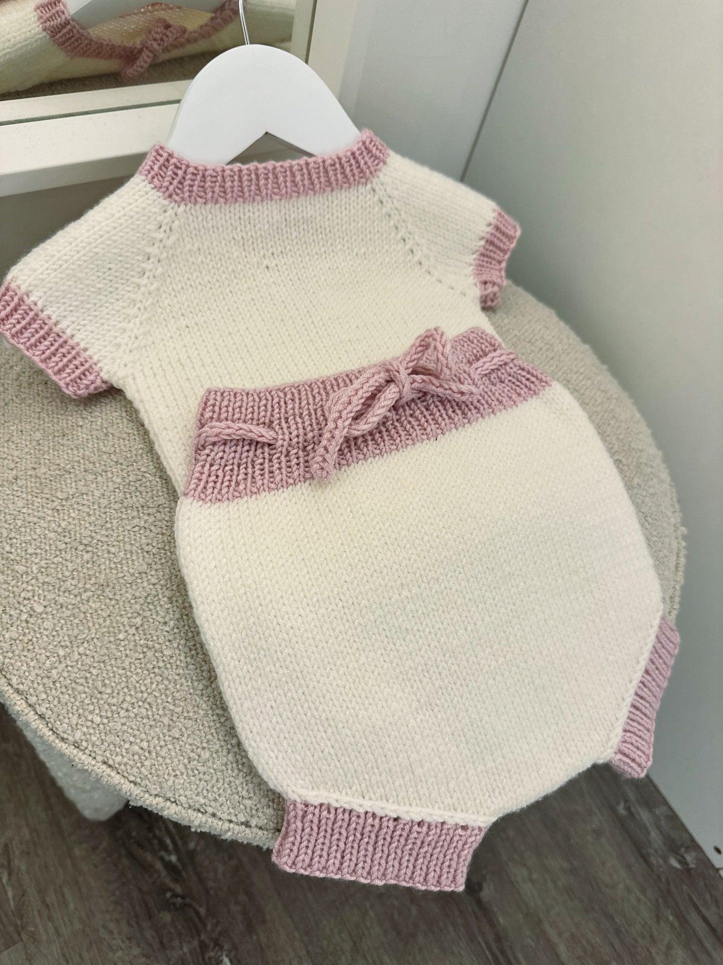 In stock spring hand knitted fine needle two piece set