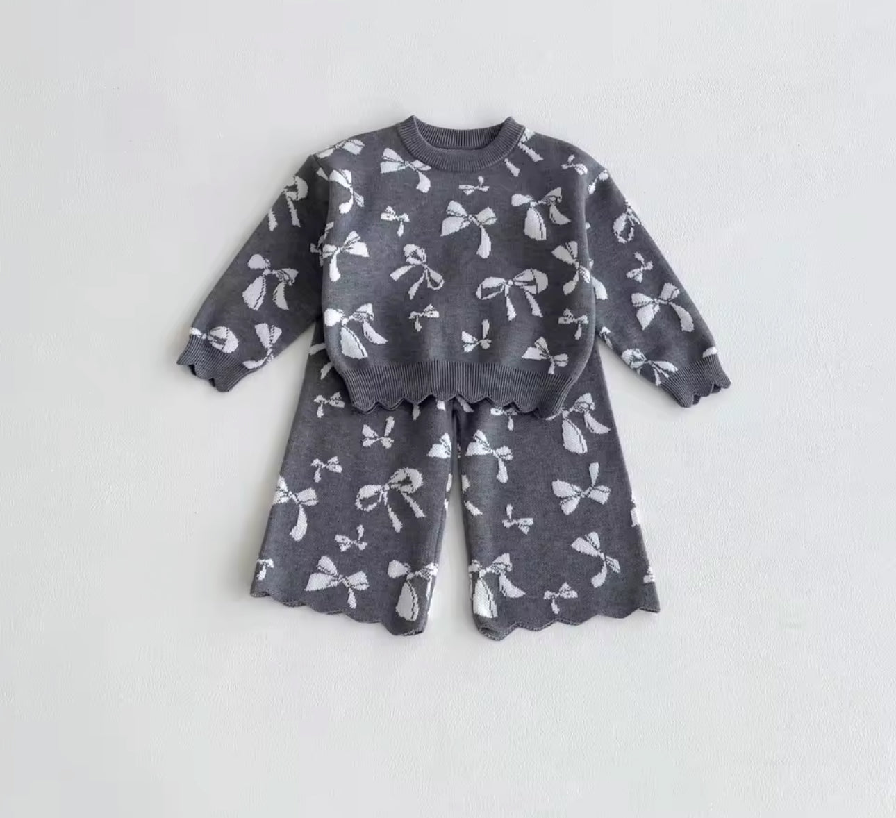 Thick knit two piece bow set