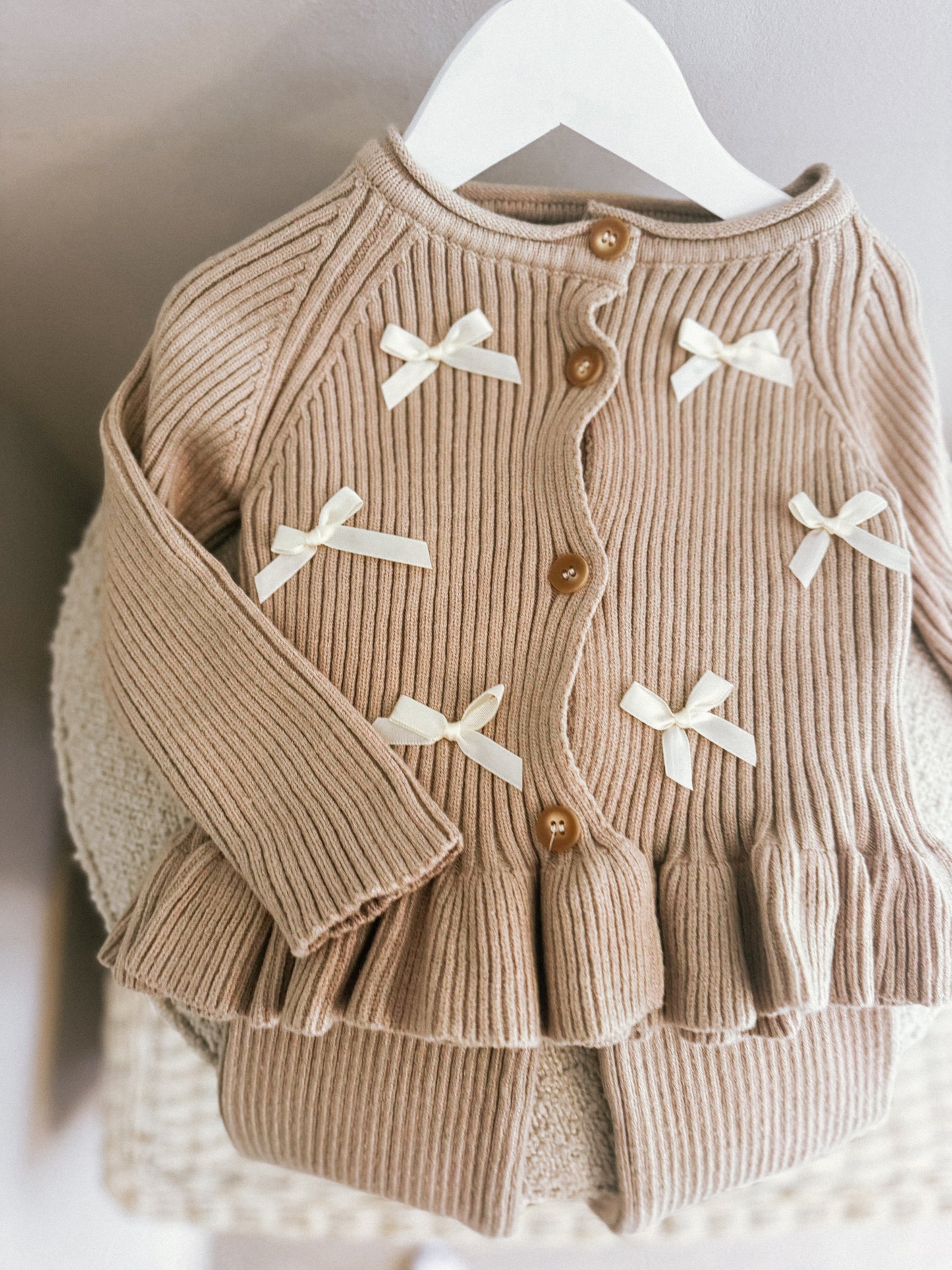 Knit brown bow set
