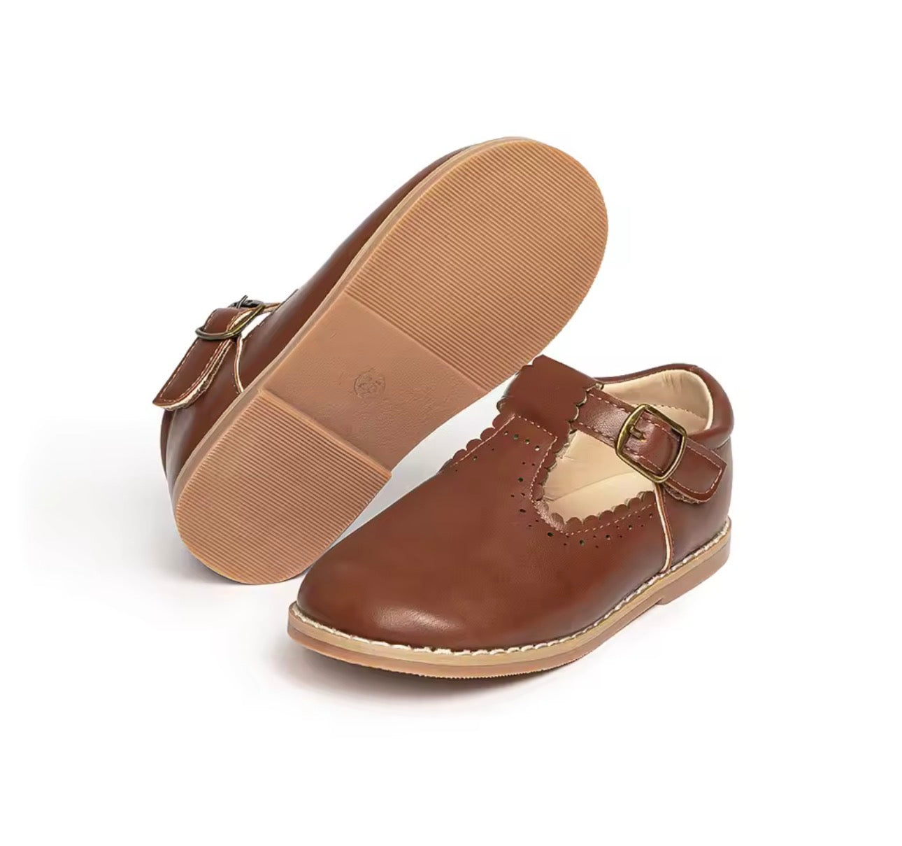 Leather buckle shoes