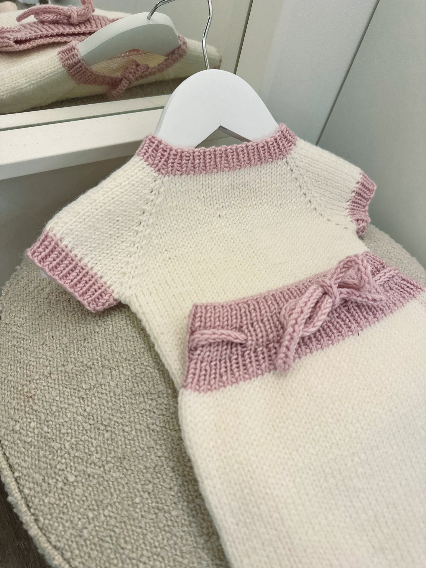 In stock spring hand knitted fine needle two piece set