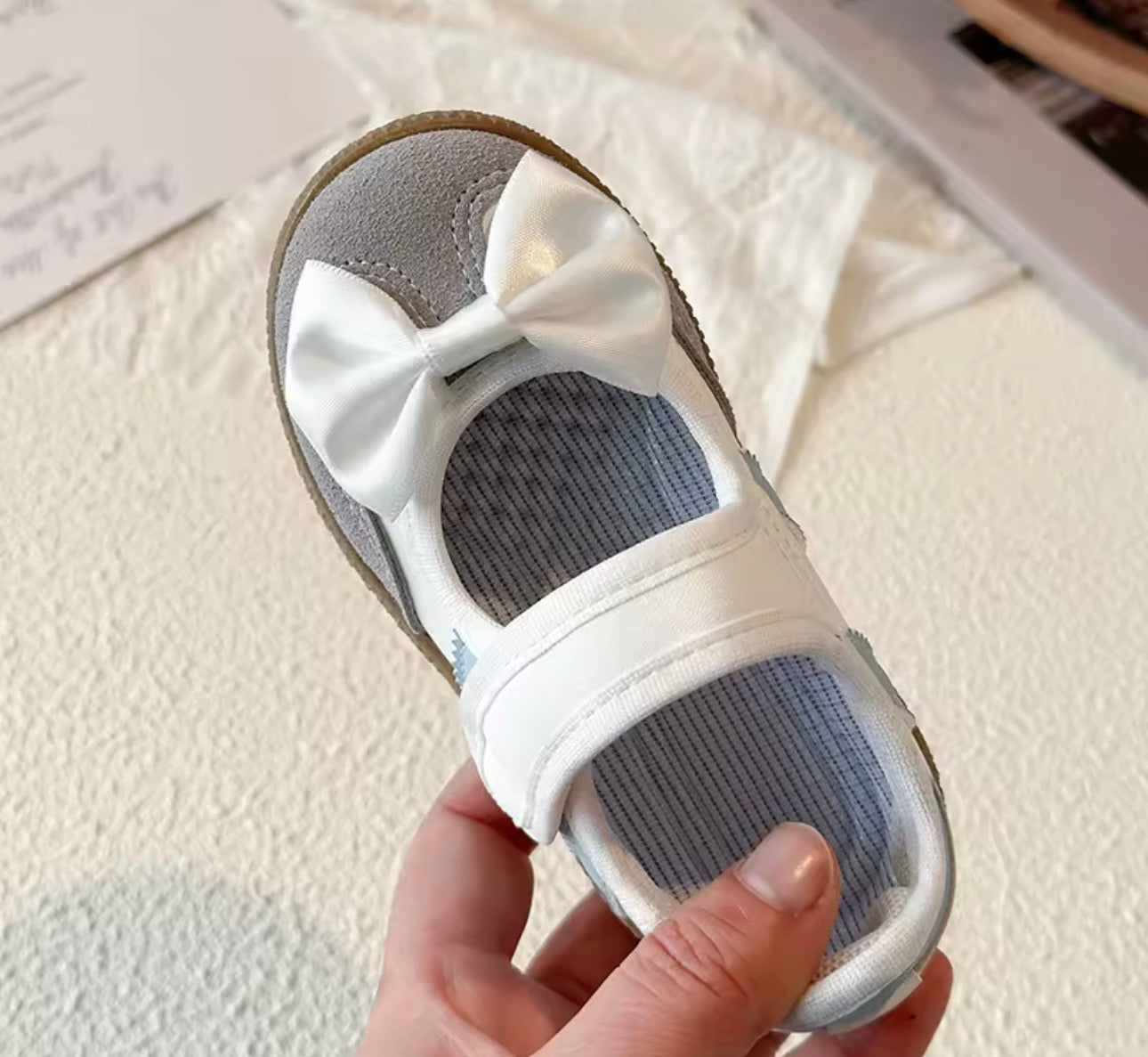 Bow stripe trainers