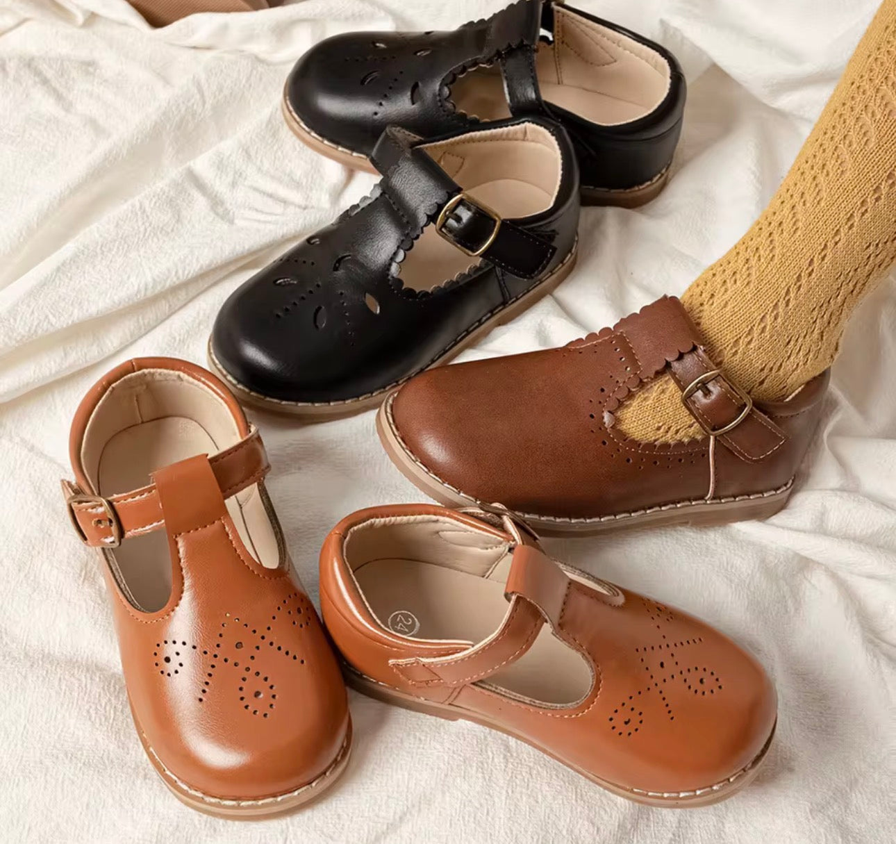 Leather buckle shoes