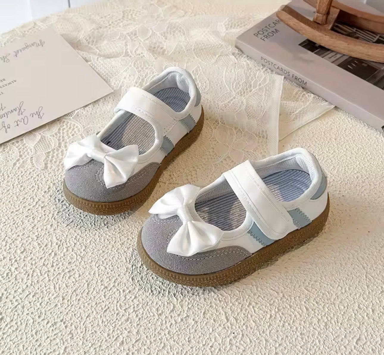 Bow stripe trainers