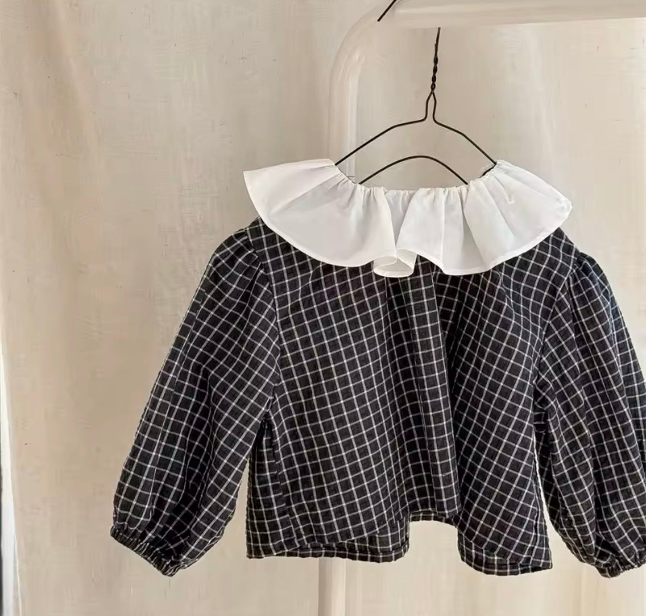 Oversized Peter Pan collar tops