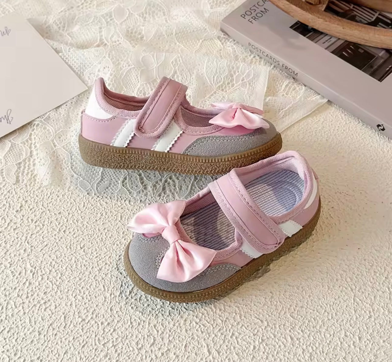 Bow stripe trainers