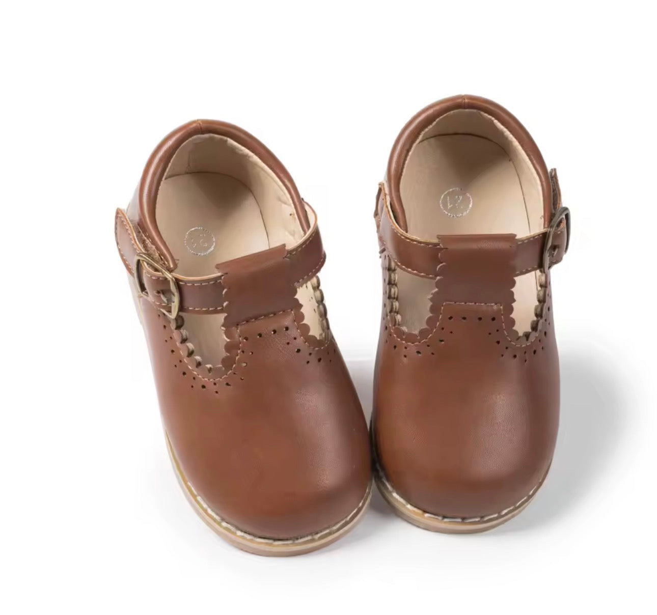Leather buckle shoes