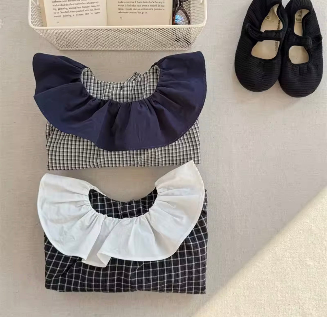 Oversized Peter Pan collar tops