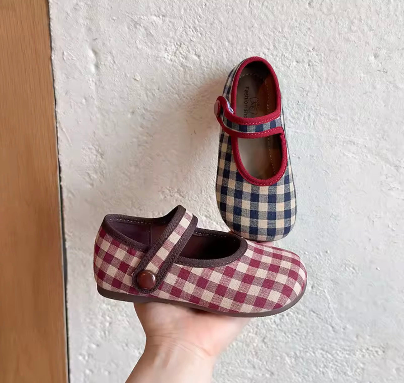 Chequered buckle shoes